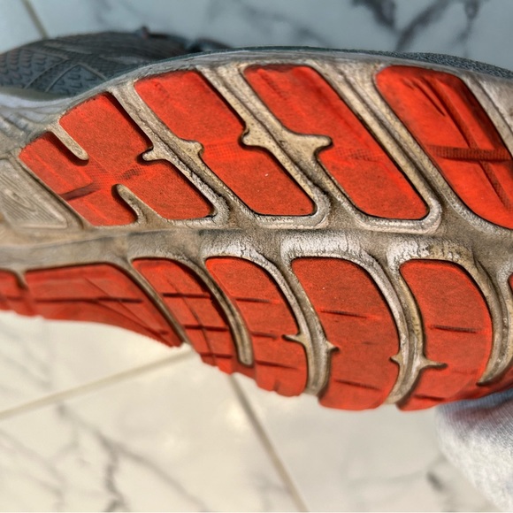 ASICS  size 10 very worn - Picture 7 of 10